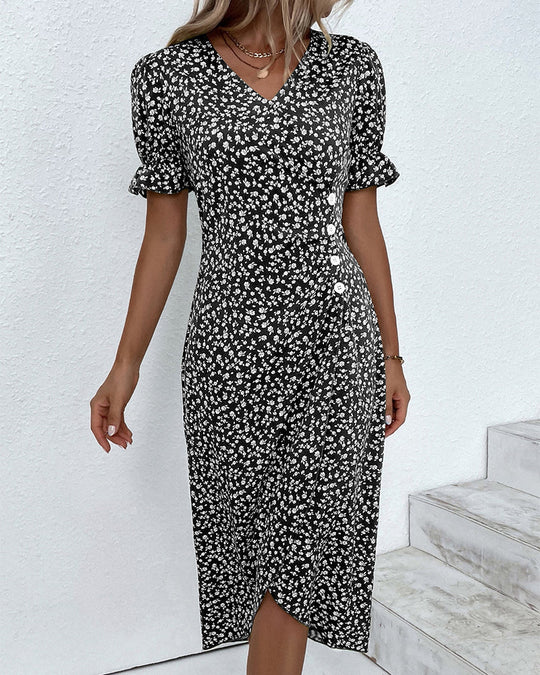 R&B | Schönes Kleid mit Knöpfen