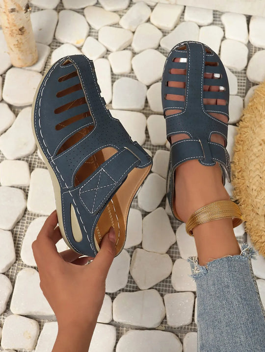 Stilvolle Hollow Wedge Sandalen R&B
