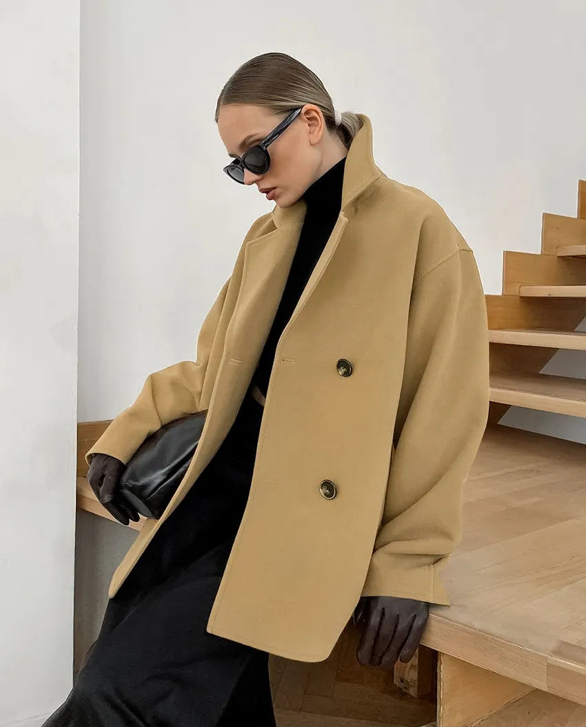 R&B | elegante braune Wolljacke mit doppelter Knopfreihe, halblang