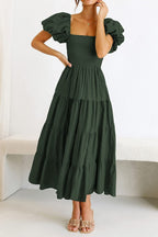 R&B | Plissee-Kleid mit quadratischem Ausschnitt und Neckholder-Blasenärmeln