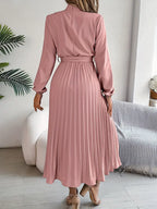 R&B | Schlichtes Kleid mit Stehkragen und Plissiertem Gürtel
