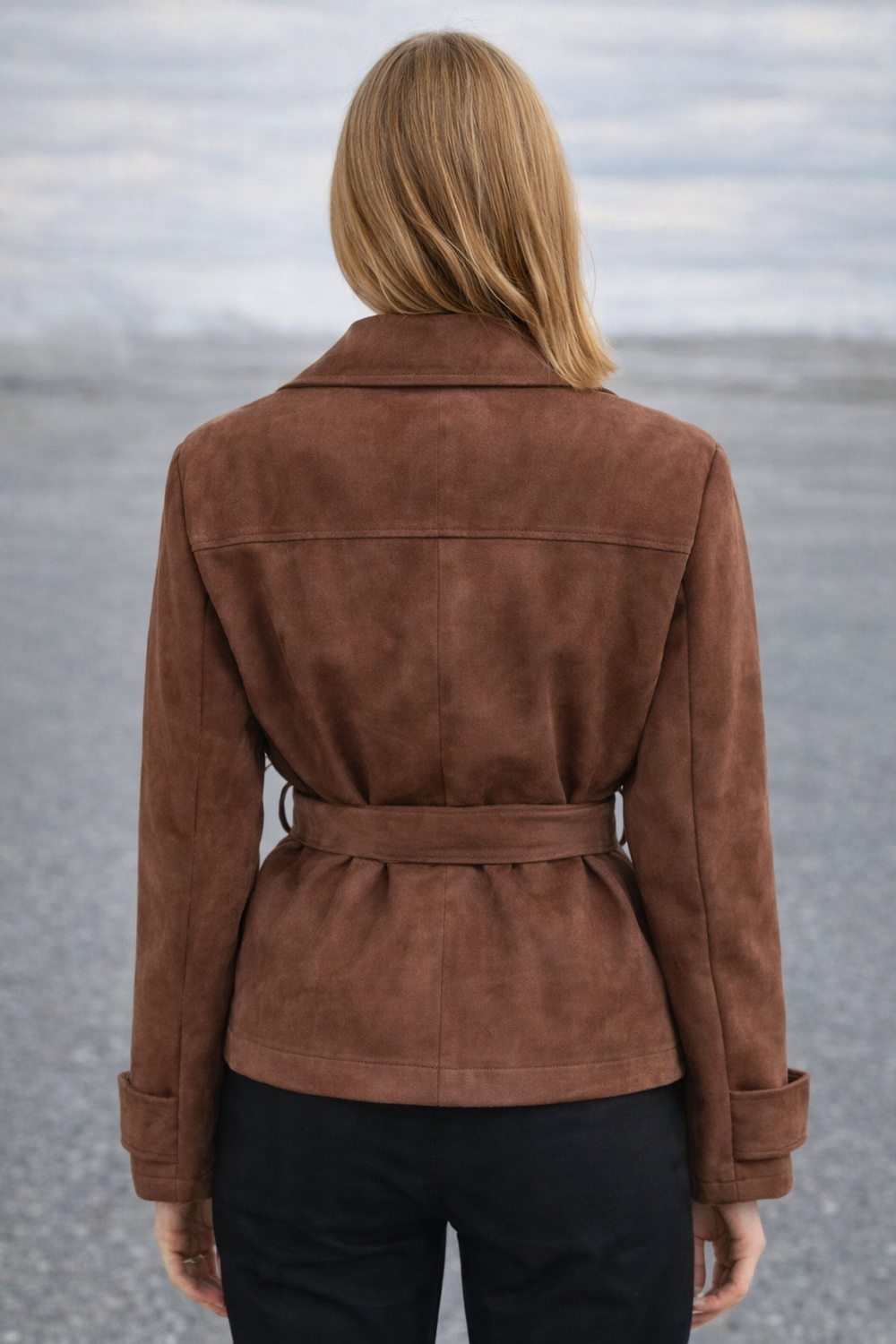 Damen Luxus Wildlederjacke mit taillierbarem Gürtel und elegantem Revers R&B