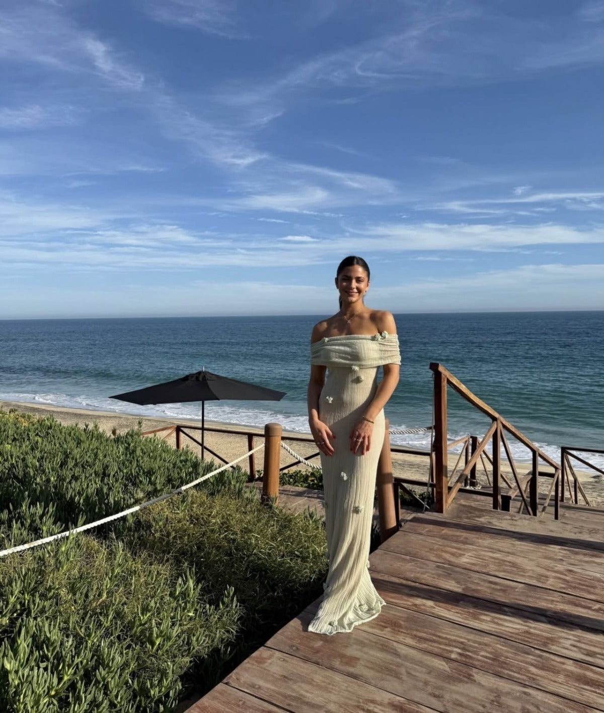 R&B | Kleid mit Blumenschulter