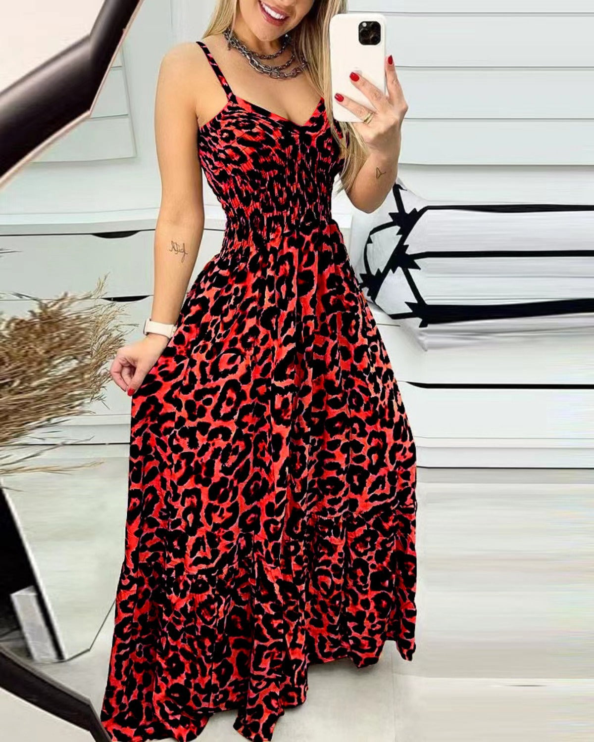 R&B | Kleid mit Leopardenmuster und Hosenträgern mit V-Ausschnitt