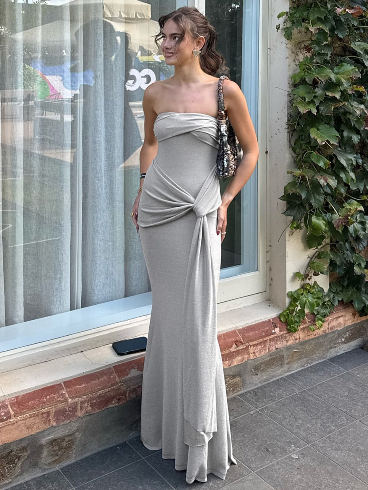 R&B | Einfarbiges ärmelloses Kleid mit hoher Taille und Ein-Wort-Ausschnitt