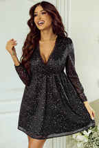 Elegante schwarze Glitzerkleid mit Netzbespannung