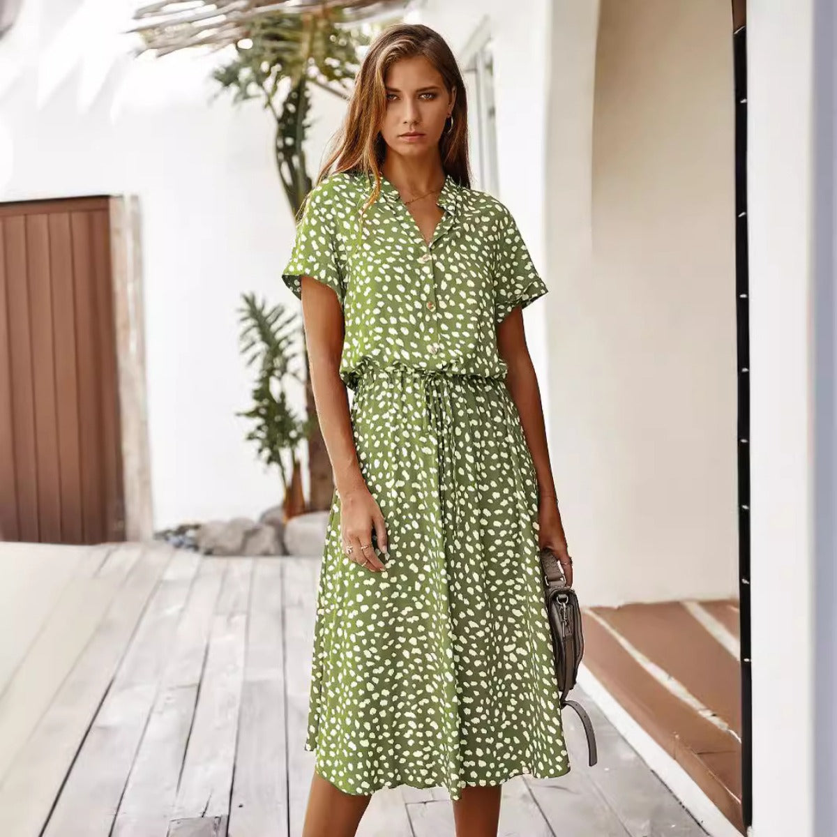 R&B | Polka-Dot-Kleid mit V-Ausschnitt und Knöpfen