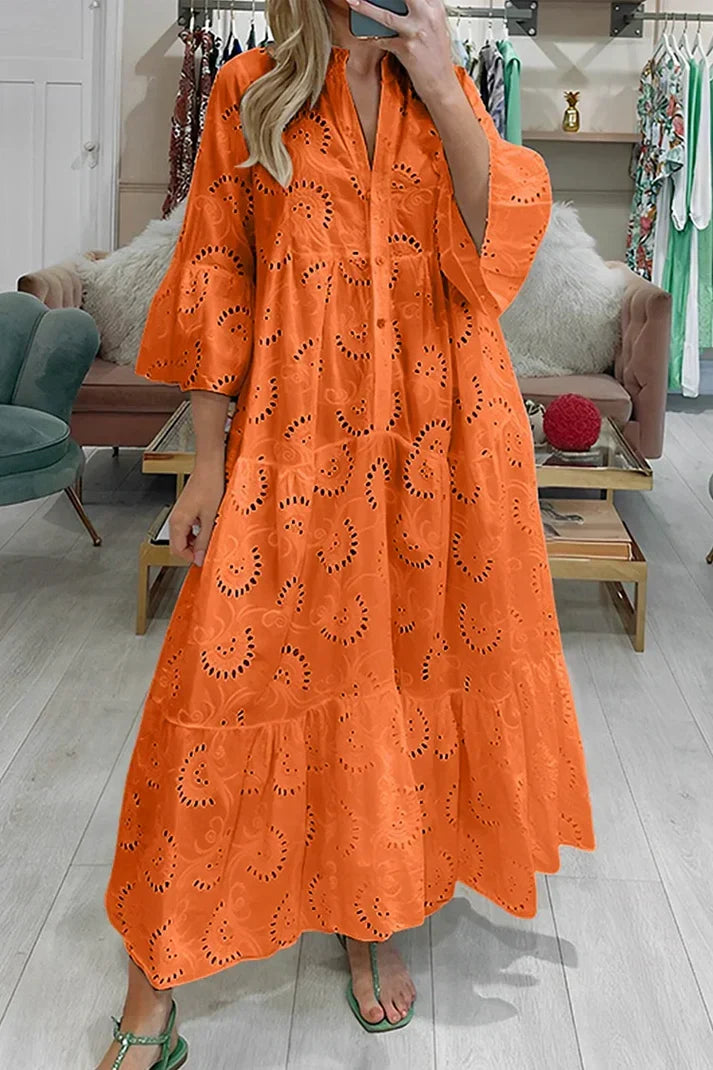 Elegantes Kleid mit Lochstickerei