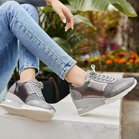 High-Heel-Sneaker mit Keilabsatz