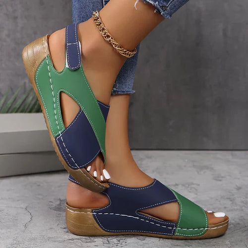 Damenschuhe mit kontrastierendem Keilabsatz