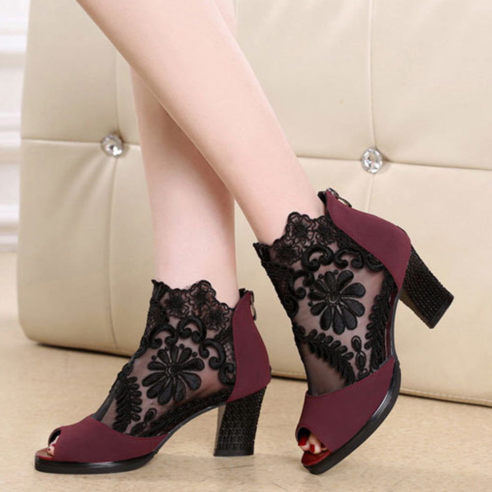 Damen nan Stiefelette mit offenem Zehenbereich, Spitzenobermaterial, floraler Stickerei und komfortablem Blockabsatz R&B
