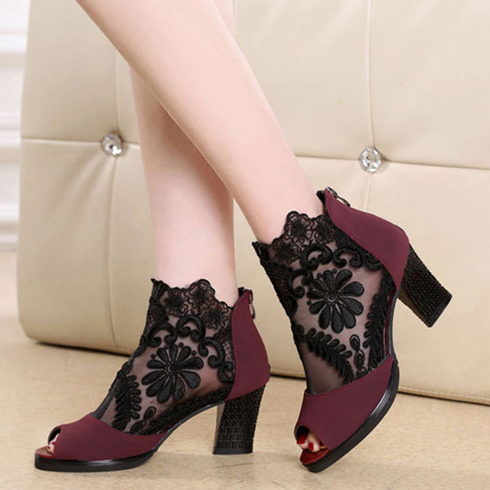 Damen nan Stiefelette mit offenem Zehenbereich, Spitzenobermaterial, floraler Stickerei und komfortablem Blockabsatz R&B