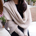 Damen stylischer Strickschal mit innovativem Design