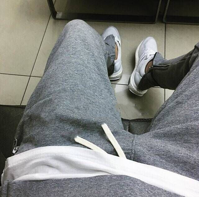 Herren Jogginghose mit seitlichen Reißverschlusstaschen und elastischem Bund