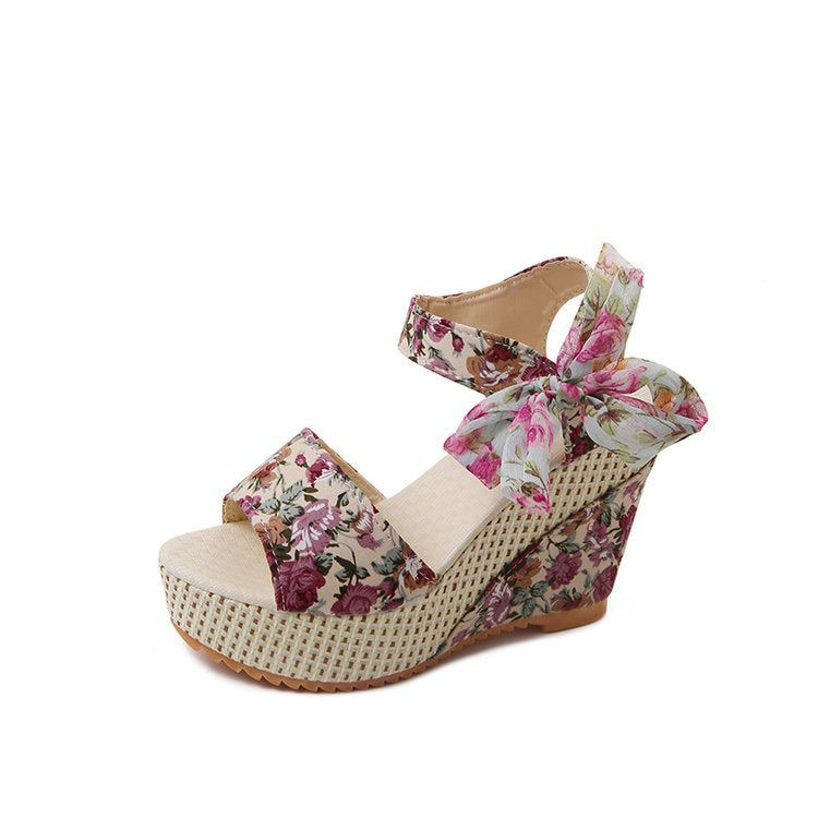 Damen Wedge-Sandalen mit floralem Design und komfortabler Riemenverzierung R&B