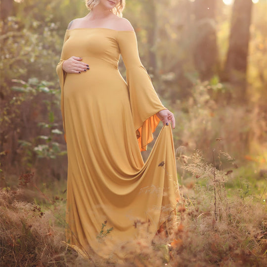 Damen Umstands-Maxikleid mit schulterfreiem Design und fließenden Ärmeln R&B