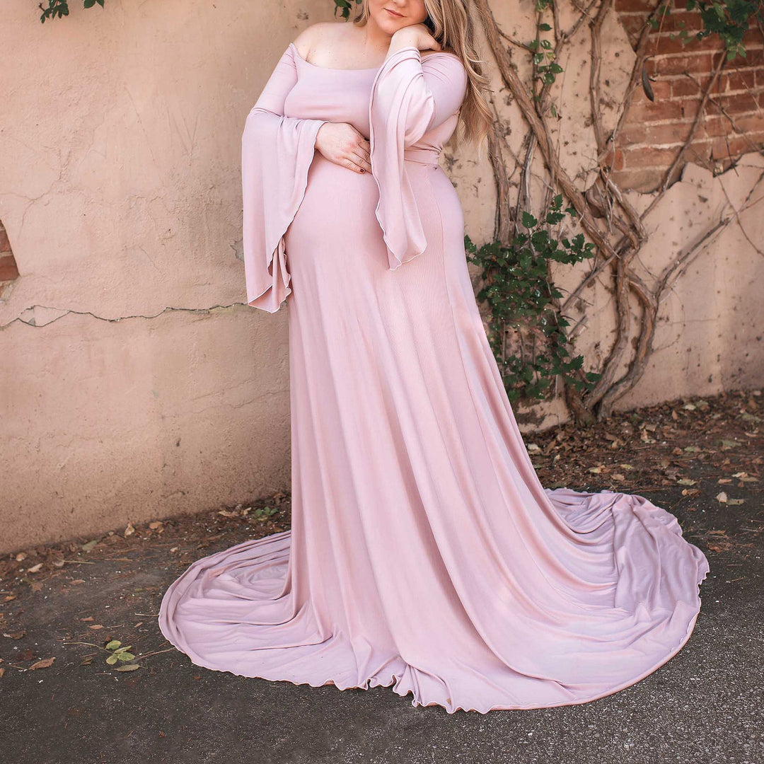 Damen Umstands-Maxikleid mit schulterfreiem Design und fließenden Ärmeln R&B