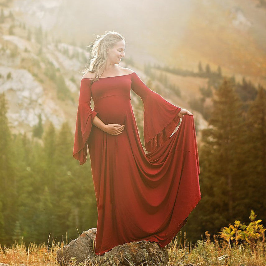 Damen Umstands-Maxikleid mit schulterfreiem Design und fließenden Ärmeln R&B