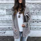 Damen Strickjacke mit tiefem V-Ausschnitt und praktischen Taschen