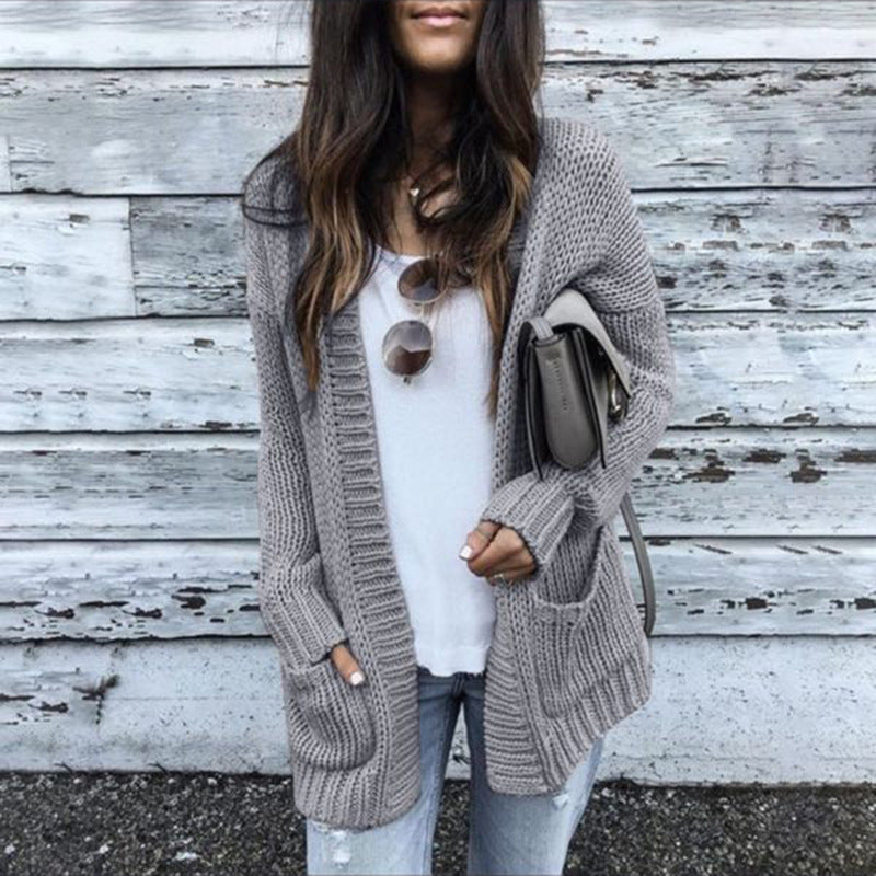 Damen Strickjacke mit tiefem V-Ausschnitt und praktischen Taschen