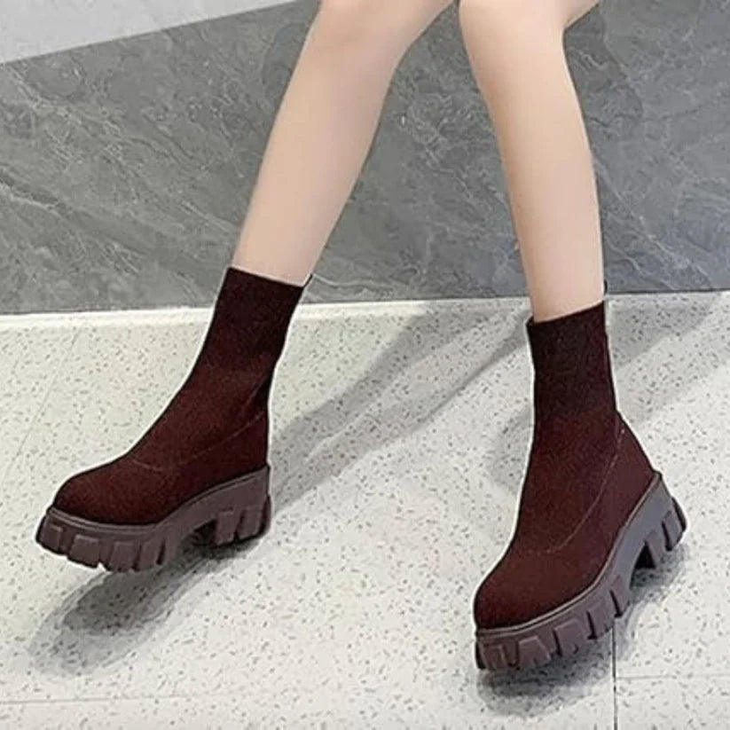 R&B | Gestrickte Knöchelstiefeletten mit trendiger Sohle
