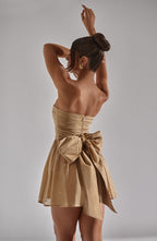 Trendiges goldkleid mit glitzer