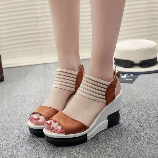 Damen Wedge-Sandaletten mit elastischem Riemendesign und gepolsterter Innensohle R&B