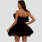 Trägerloses Tüllkleid mit mehrlagigem Rock