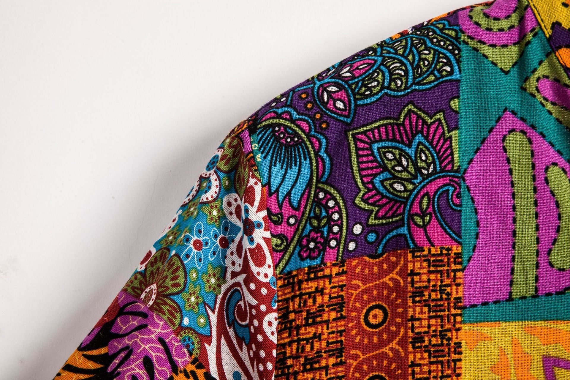 Herren Kurzarmhemd mit buntem Patchwork-Design