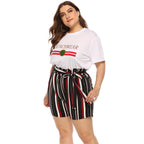 Damen elegant geschnittene gestreifte Shorts mit dekorativem Bindegürtel R&B