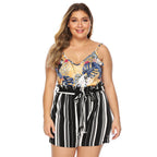 Damen elegant geschnittene gestreifte Shorts mit dekorativem Bindegürtel R&B