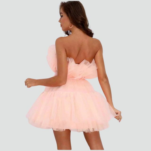 Trägerloses Tüllkleid mit geschichtetem Rock