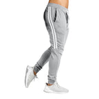 Herren Sportliche Jogginghose mit atmungsaktiver Struktur und seitlichen Streifen