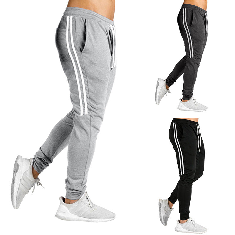 Herren Sportliche Jogginghose mit atmungsaktiver Struktur und seitlichen Streifen