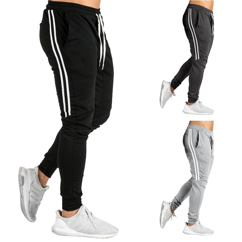 Herren Sportliche Jogginghose mit atmungsaktiver Struktur und seitlichen Streifen