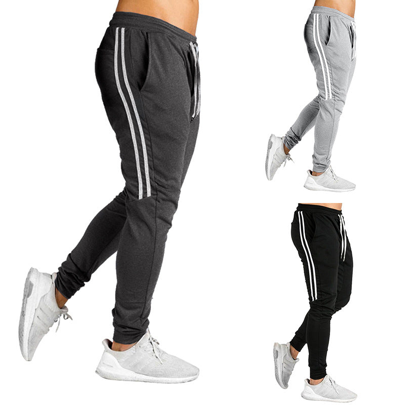 Herren Sportliche Jogginghose mit atmungsaktiver Struktur und seitlichen Streifen