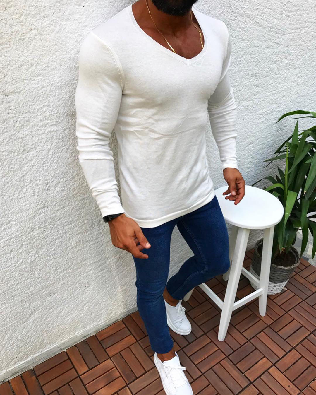 Herren elegantes Langarmshirt mit V-Ausschnitt und figurbetontem Schnitt R&B