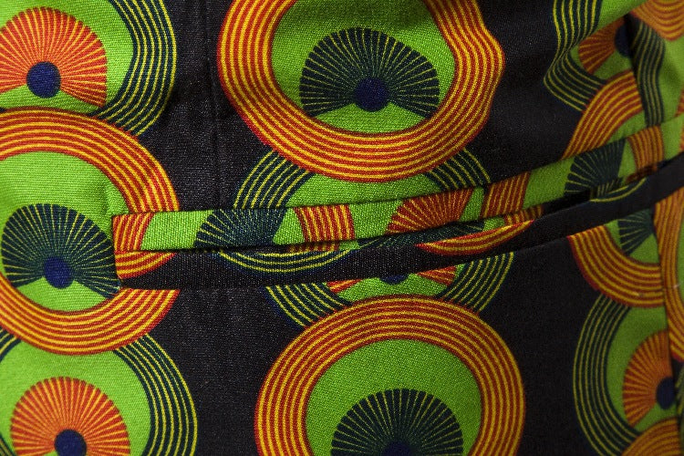 Damen Blazer mit auffälligem afrikanischem Muster und taillierter Passform