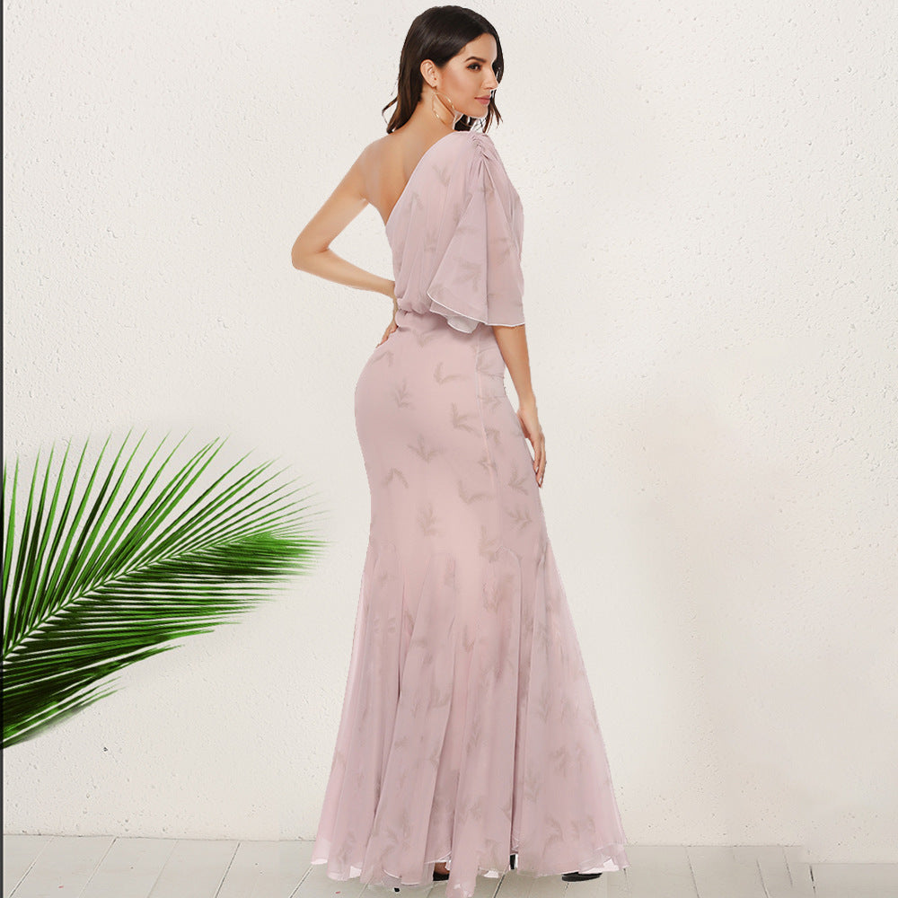 Damen Elegantes Abendkleid mit asymmetrischem Schnitt und schwingendem Saum R&B
