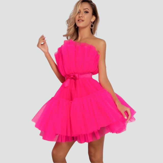 Trägerloses Tüllkleid mit mehrlagigem Rock