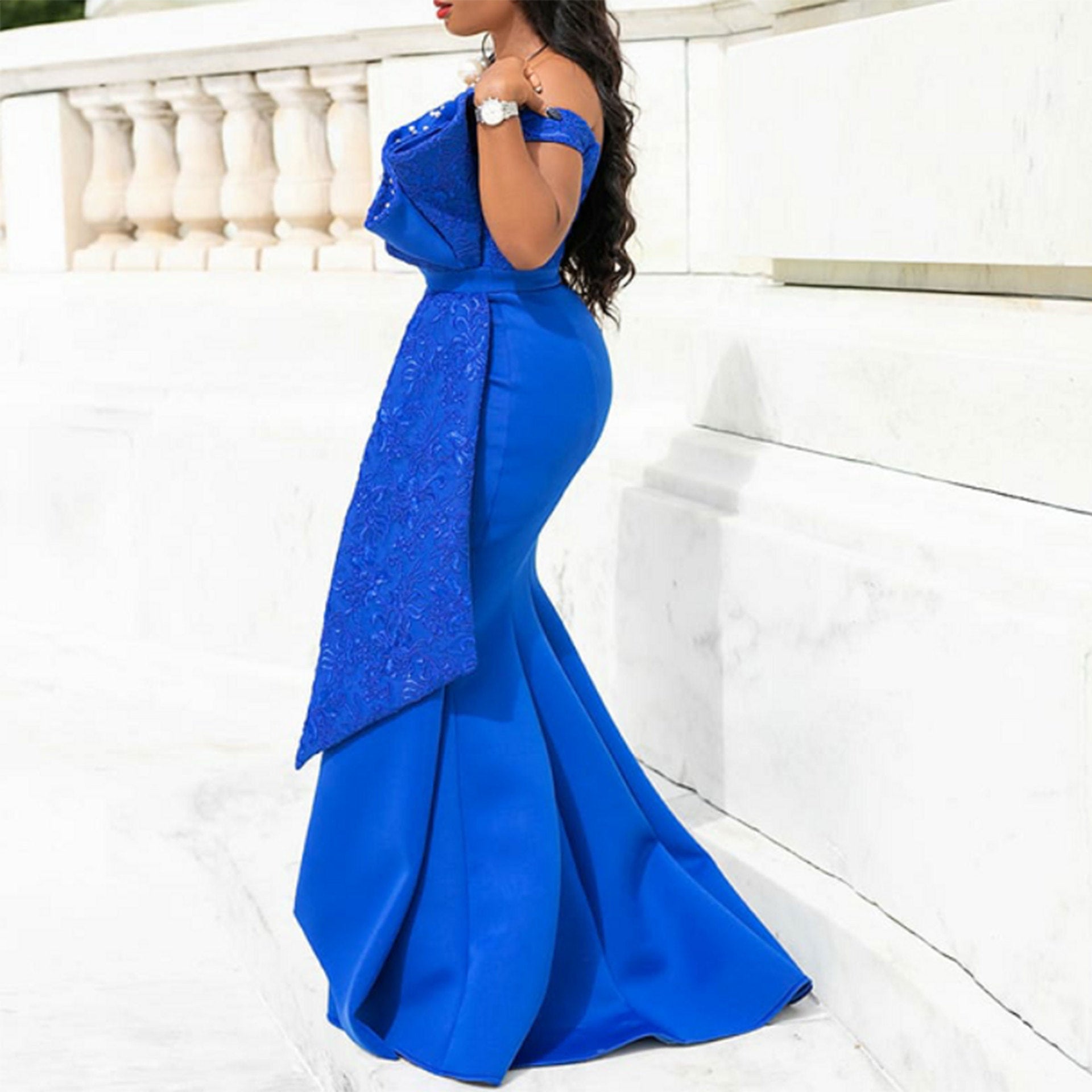 Damen Elegantes Abendkleid mit floralem Oberteil und schwingendem Saum R&B