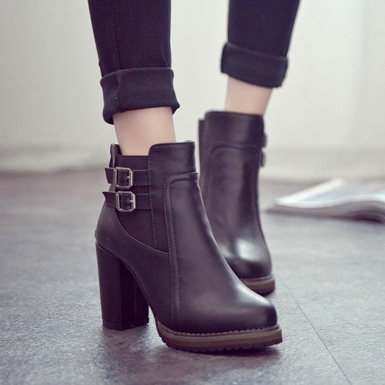 Damen modische Ankle Boots mit robustem Blockabsatz und stilvollen Schnallendetails R&B