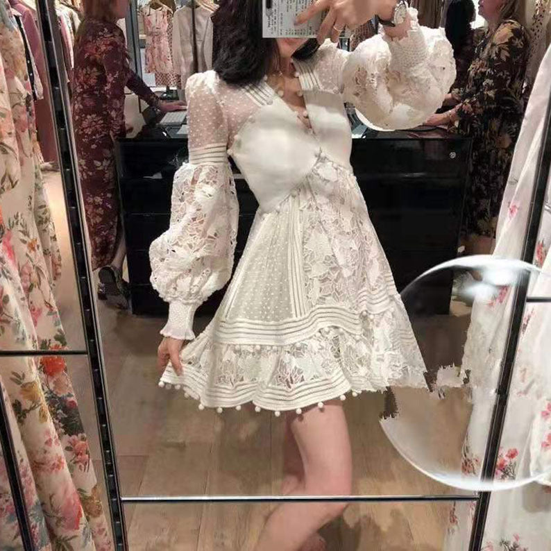 Damen verspieltes Blumenkleid mit Rüschendetails und transparenten Puffärmeln R&B