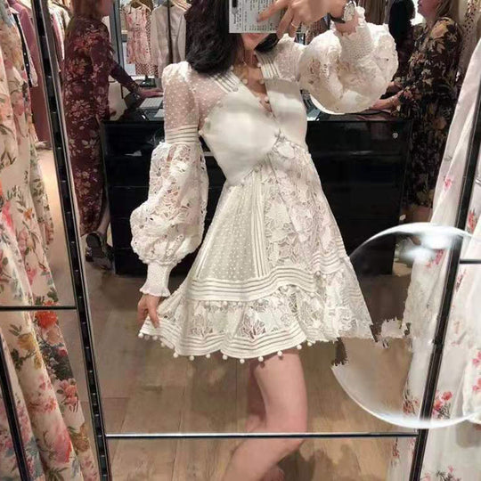 Damen verspieltes Blumenkleid mit Rüschendetails und transparenten Puffärmeln R&B