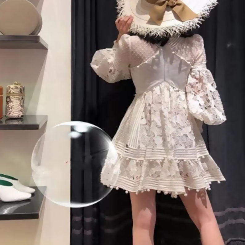 Damen verspieltes Blumenkleid mit Rüschendetails und transparenten Puffärmeln R&B