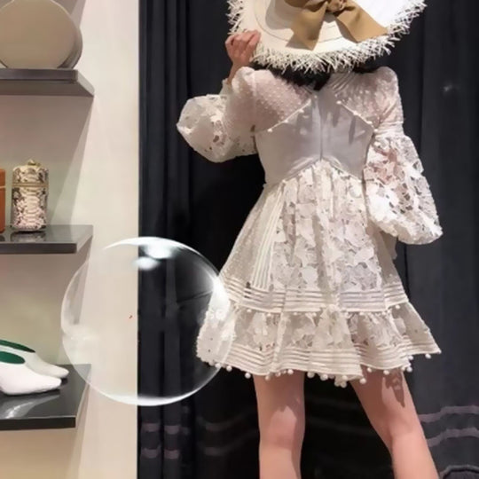 Damen verspieltes Blumenkleid mit Rüschendetails und transparenten Puffärmeln R&B
