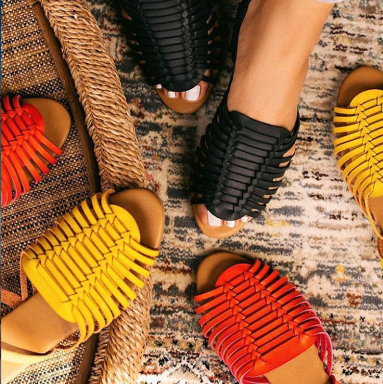 Damen modische Riemchensandalen mit strukturierter Oberflächentextur R&B