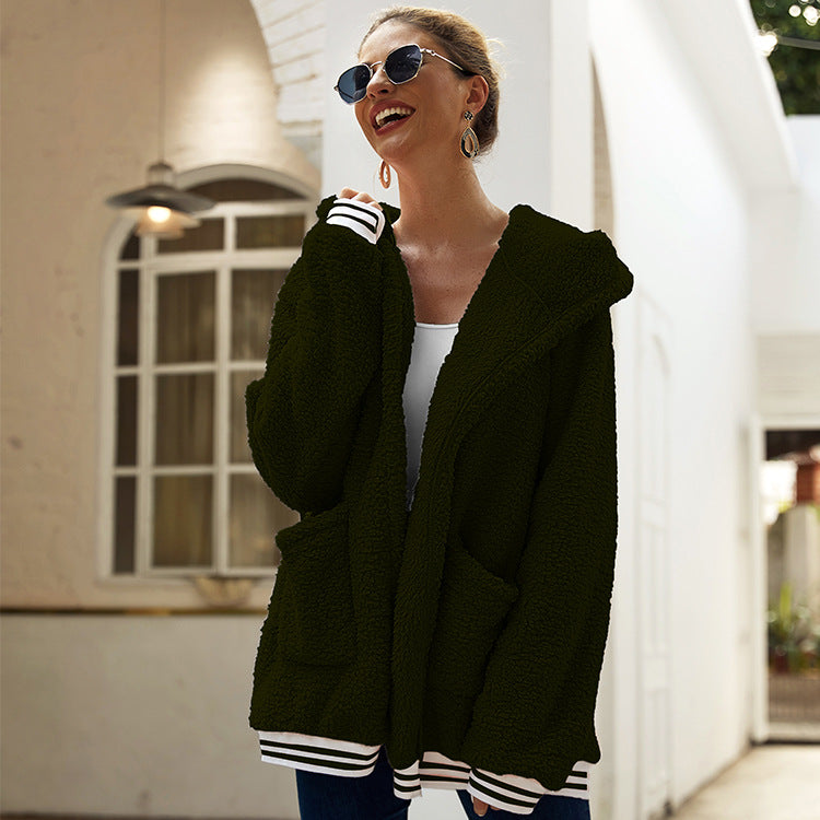 Damen Fleece-Hoodie im oversized Schnitt mit praktischen Taschen und verspielten Streifen R&B