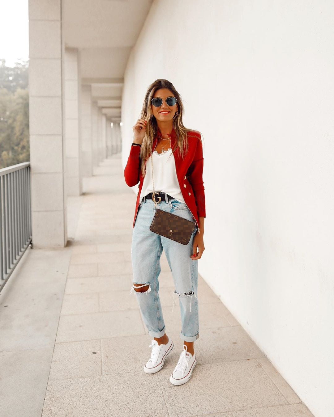 Damen Elegante Blazerjacke mit goldenen Knöpfen und hohem Kragen R&B