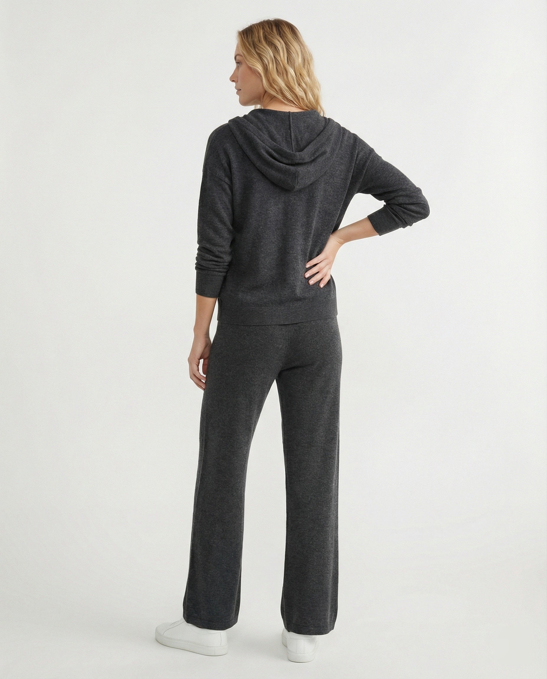 Damen Modetrends 2026 lässiges Kapuzenshirt mit kurzer Knopfleiste und weite Jogginghose aus weicher Baumwollmischung R&B